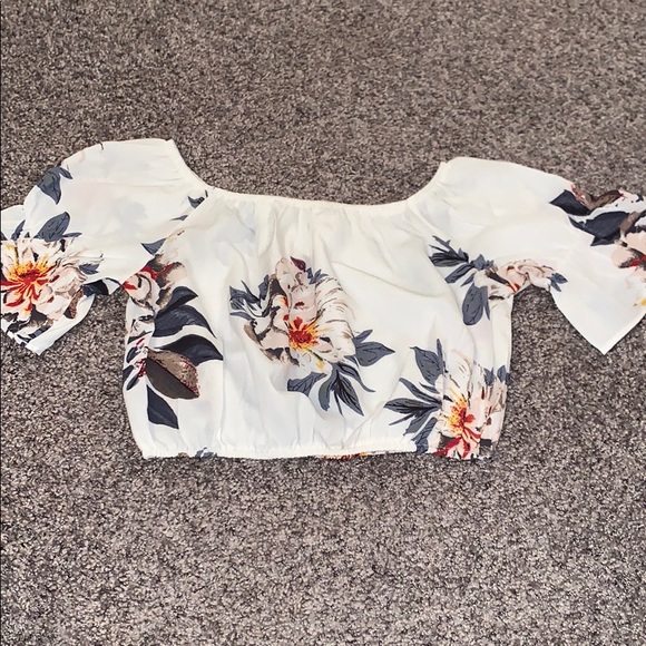 Off The Shoulder Crop Top - Picture 2 of 4